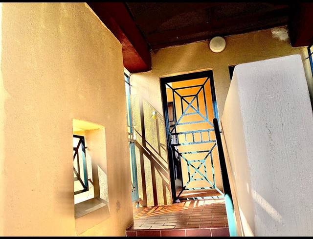 2 BEDROOM APARTMENT RENTED IN BRYANSTON